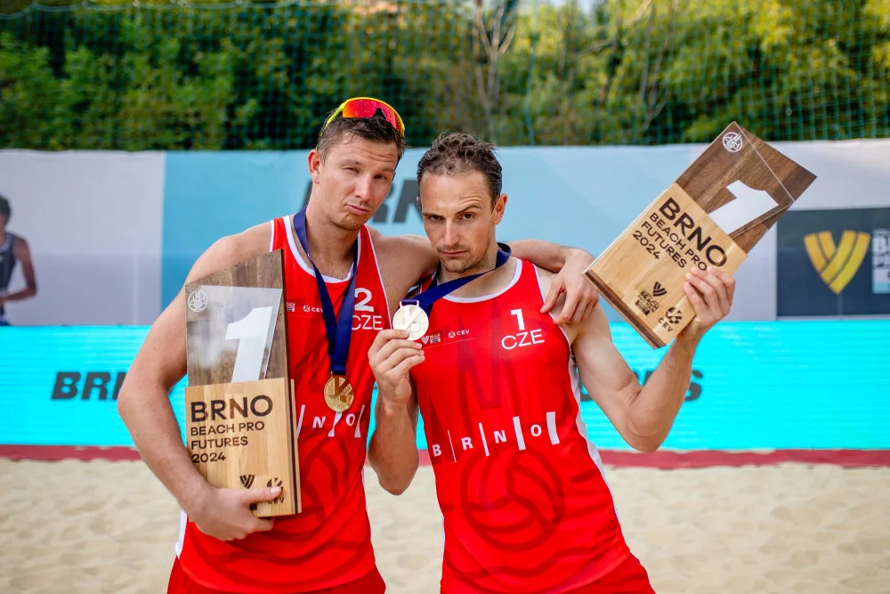 Beachvolejbalový turnaj v Brně ovládli mistři světa Perušič a Schweiner.