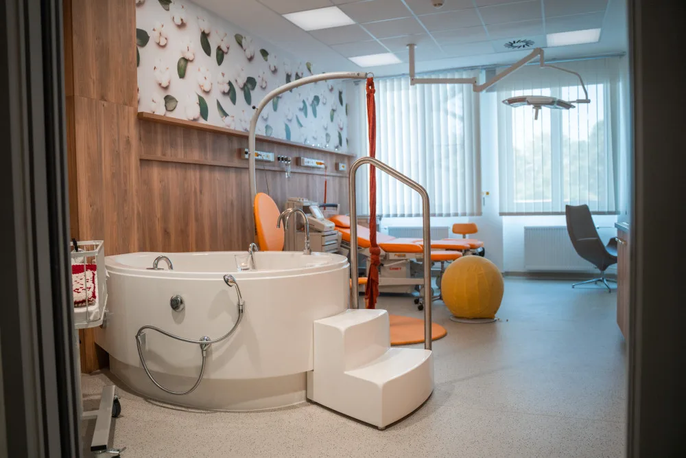 Rodičky si oblíbily vyškovskou porodnici. Kapacita už nestačila, otevřeli nové porodní centrum