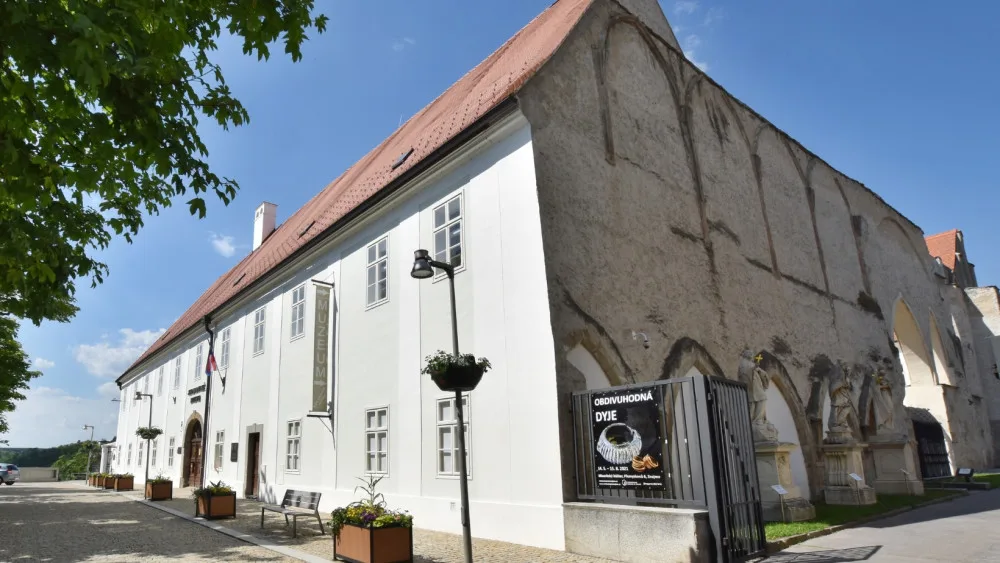 Jihomoravské muzeum ve Znojmě přestavělo budovu bývalé školy. Má v ní nový depozitář