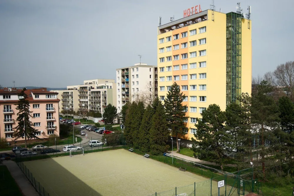 Studenti se museli evakuovat ze dvou kolejních budov v Komárově. Hrozí tam stoletá voda