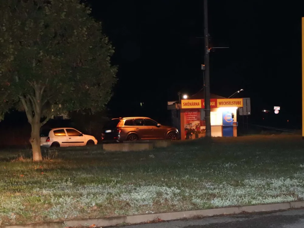 Trojice maskovaných lupičů přepadla směnárnu v Břeclavi. Policistům ujížděli do Rakouska