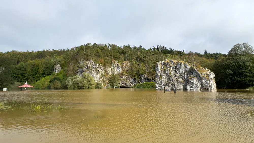 Většina českých jeskyní se už vzpamatovala z velké vody. Uzavřená zůstává část Punkevních jeskyní