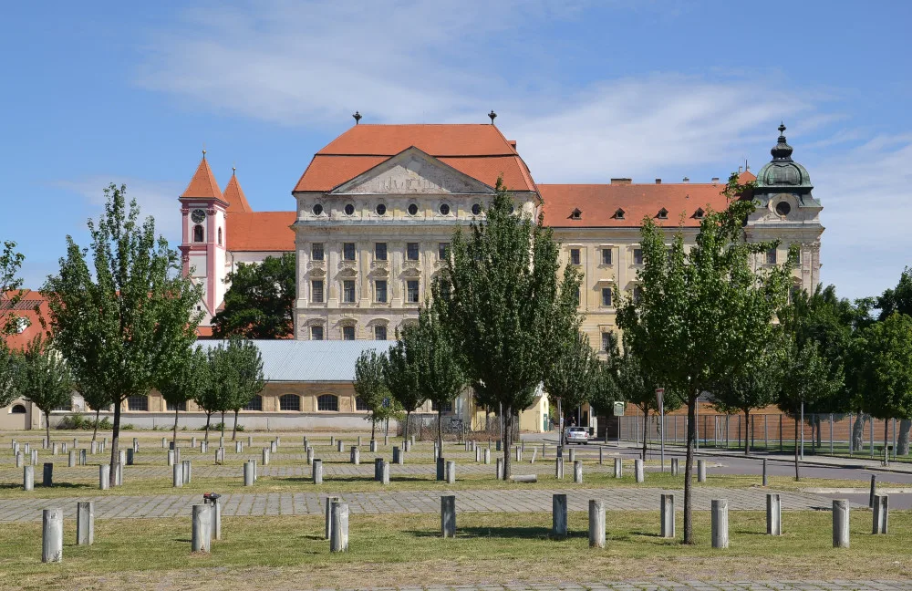 Loucký klášter ve Znojmě čeká rekonstrukce. Oprava štukových sálů vyjde město na více než dva miliony korun