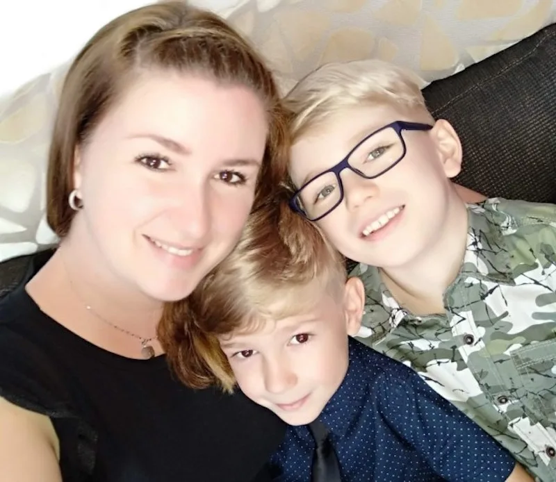 Mladá maminka prohrála boj s rakovinou. Lidé se ve sbírce skládají na pomoc pro její dva syny