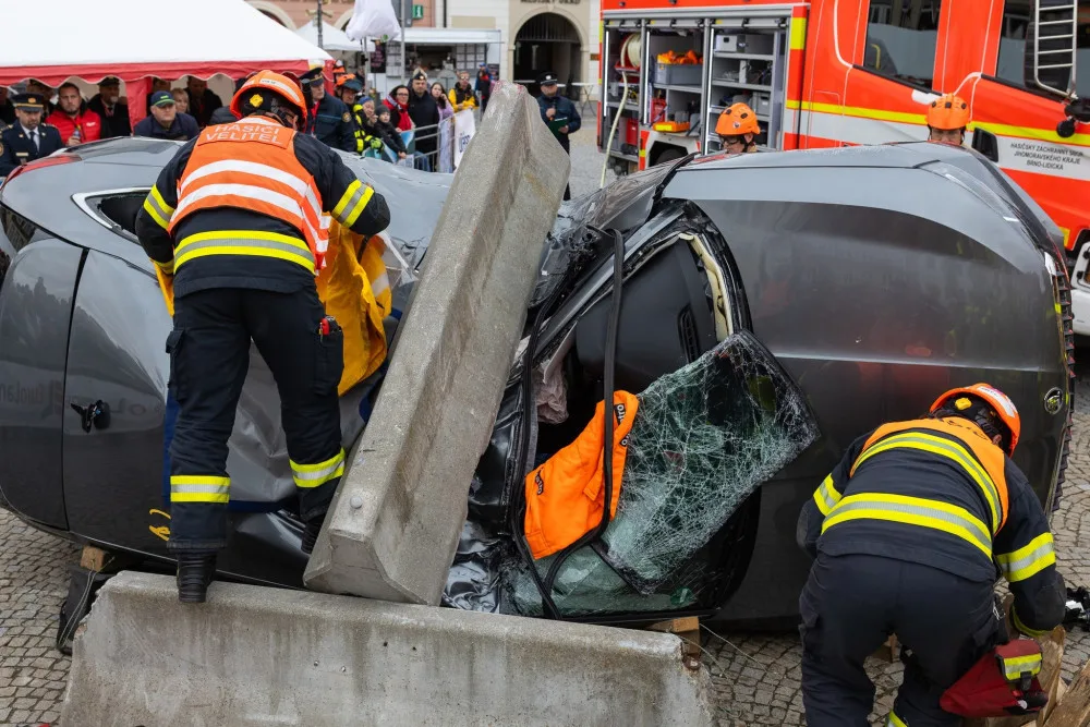 Do Vyškova přijeli hasiči z celého Česka, aby soutěžili ve vyprošťování. Brňáci skončili druzí