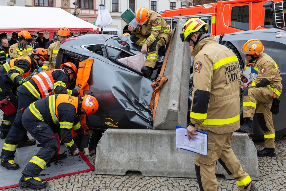 Do Vyškova přijeli hasiči z celého Česka, aby soutěžili ve vyprošťování. Brňáci skončili druzí