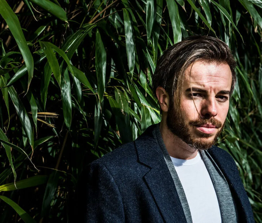 V Brně probíhá knižní festival. Autor thrillerů Cole plnému sálu čtenářů popsal svou klikatou cestu k psaní