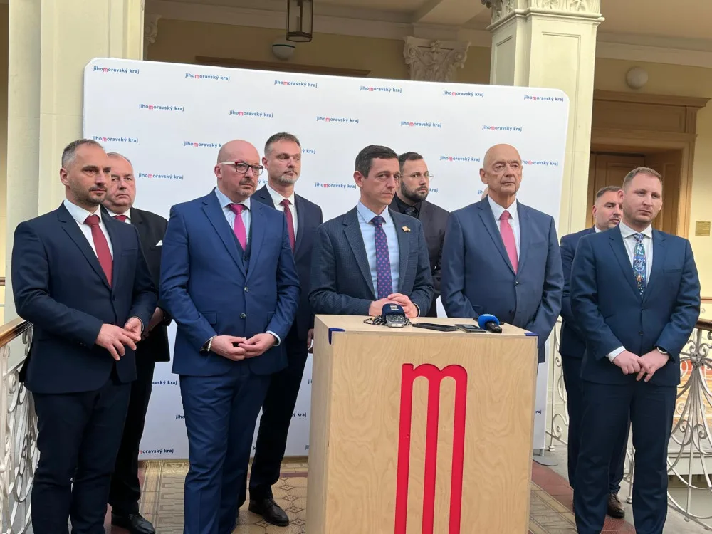 Hejtmanem Jihomoravského kraje byl opět zvolen Grolich. Prioritou bude oprava silnic, řekl