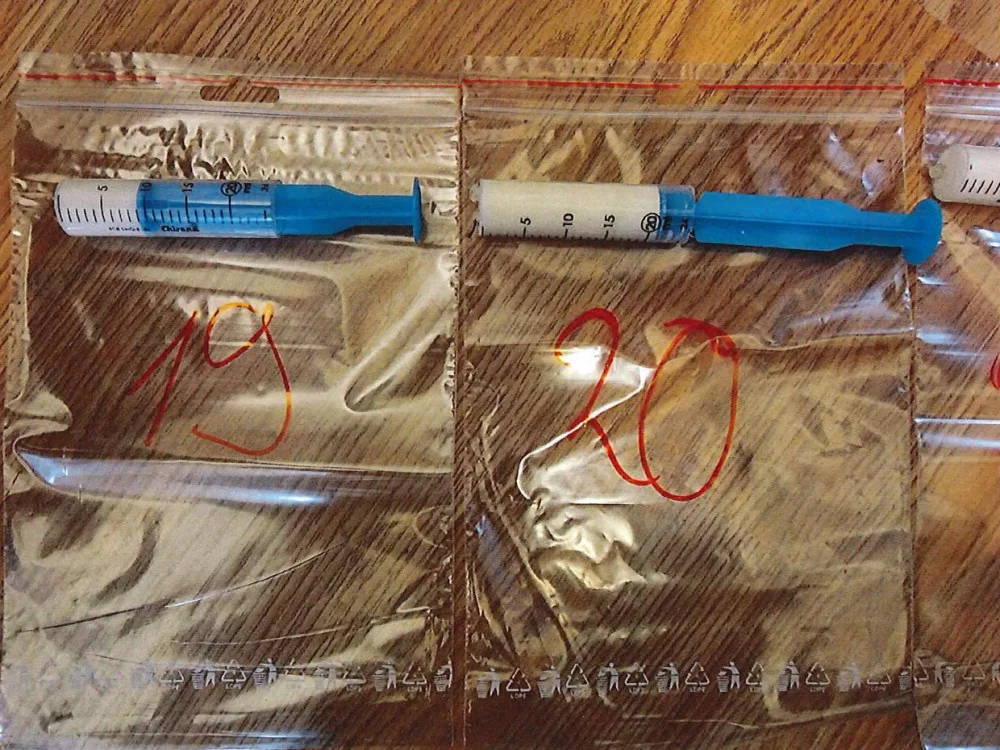 Brněnští kriminalisté odhalili drogové doupě v Zábrdovicích. Našli tři varny, pervitin a kila marihuany