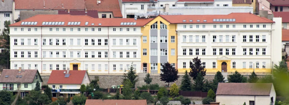 Do školy v Rosicích půjdou od pondělí už všichni žáci, oprava pokračuje