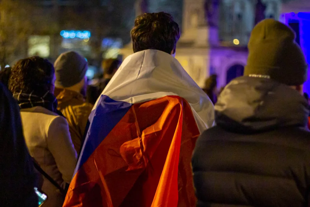 VIDEO: V centru Brna si lidé připomínají pětatřicet let od revoluce. Dav zpíval hymny i Modlitbu pro Martu
