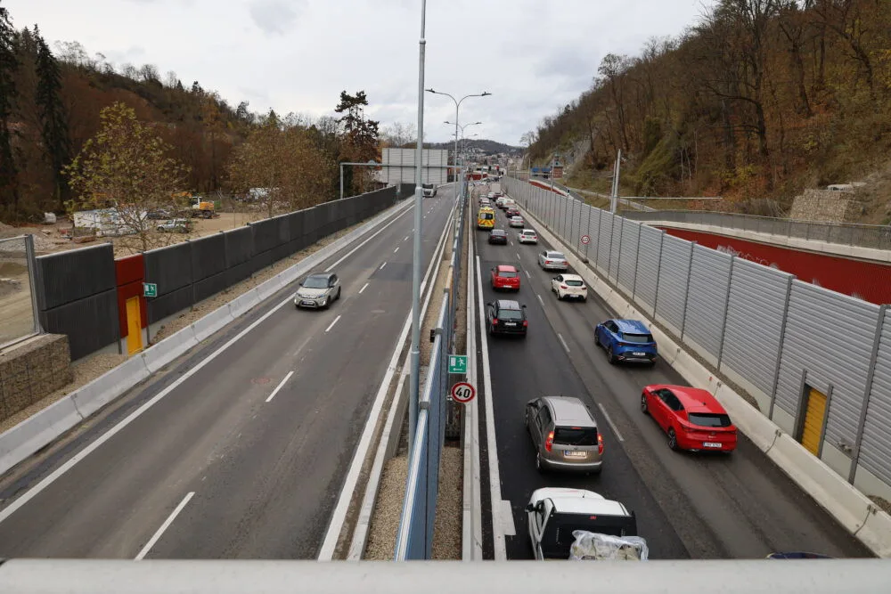 Silničáři v Brně dokončili klíčovou část městského okruhu. Řidiči projedou Žabovřeskou ulicí ve čtyřech pruzích