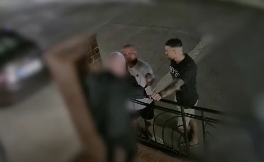 VIDEO: Mladík si vybral peníze na dovolenou a vyrazil do klubu. Na záchodě ho okradli o šedesát tisíc