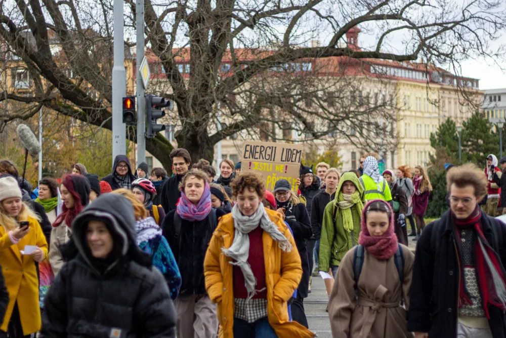 Víc lásky, míň uhlí, křičeli studenti. Pochod za klimatickou spravedlnost poukazuje na soudobé krize