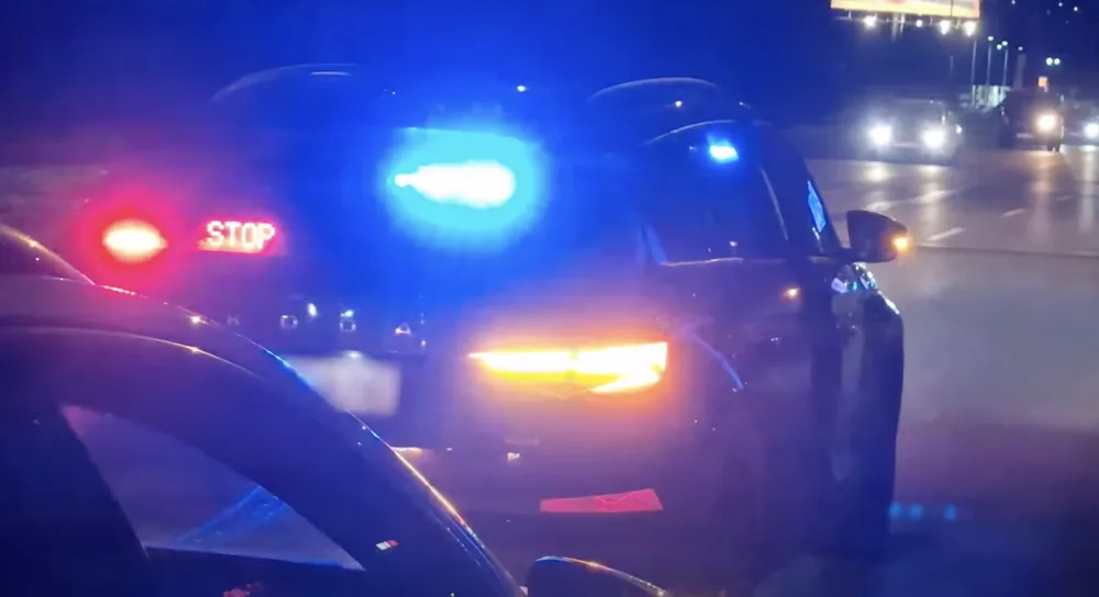 VIDEO: Cizinec jel na osmdesátce sto třicet. Policie mu na místě zadržela řidičák