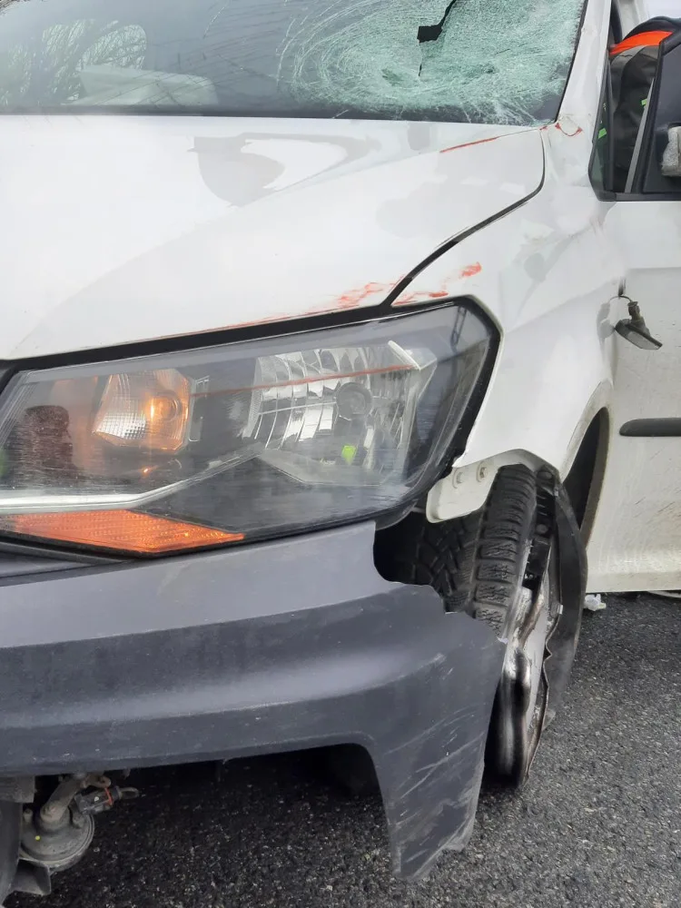 Kurýr se s autem nevlezl do jízdního pruhu na D1. Po nehodě nadýchal skoro tři promile