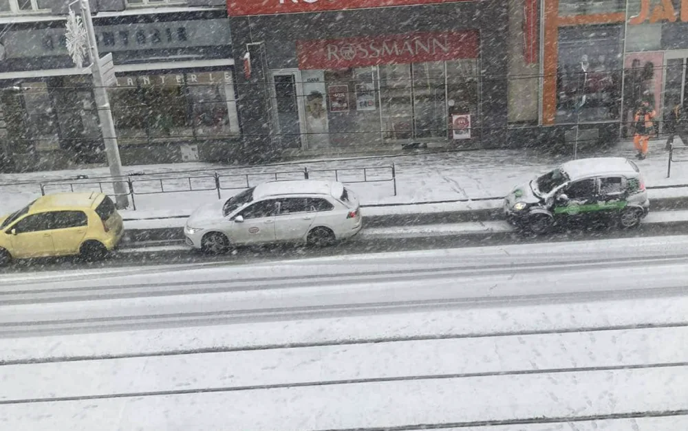 Husté sněžení komplikuje situaci na jihu Moravy. Přibývá dopravních nehod