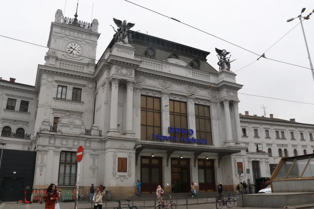 Před Vánocemi bude jezdit více vlaků. České dráhy posílí některé spoje
