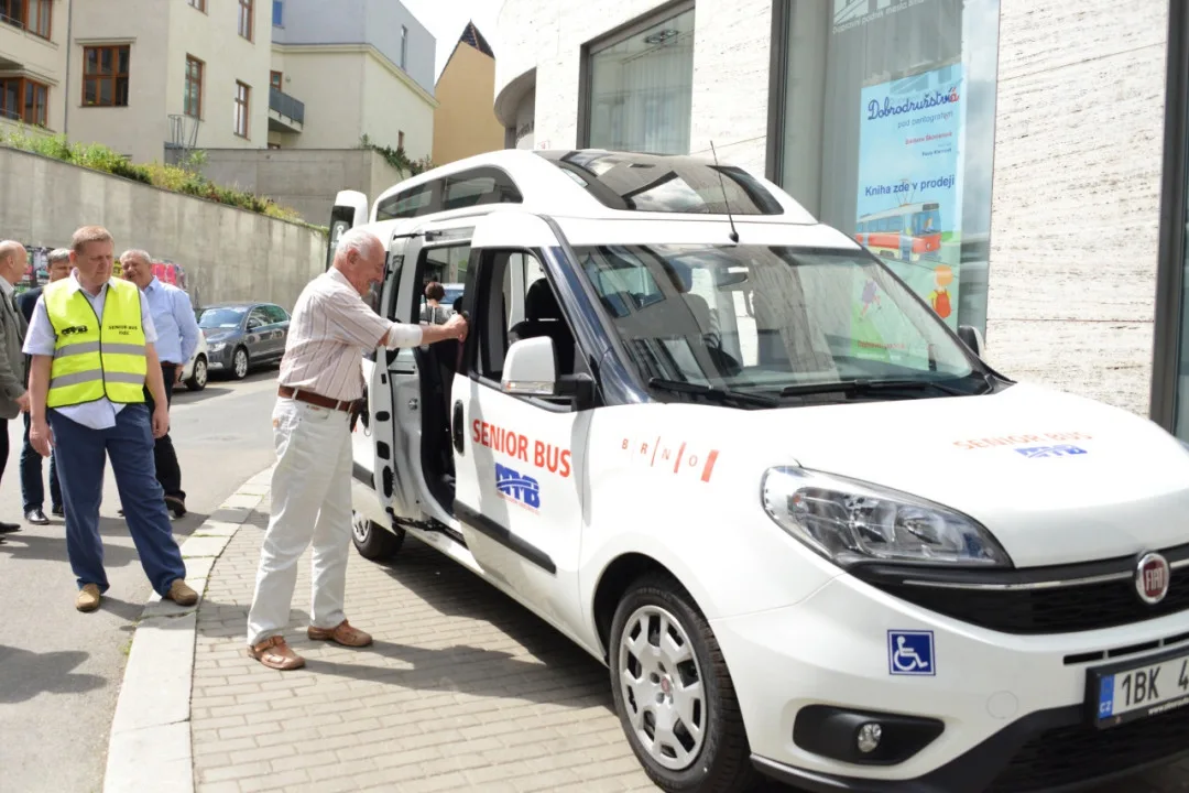 Seniorbus využívá v Brně stále více lidí, letos jich zřejmě bude přes 17.000