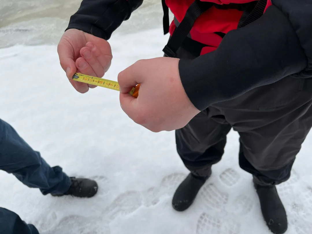 VIDEO: Prygl zamrzl. U přístaviště naměřili strážníci devět centimetrů, na Kozí horce jen tři