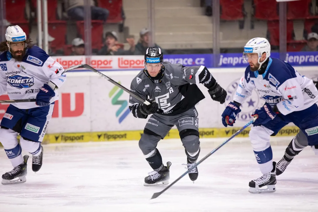 Hokejisté brněnské Komety vybojovali v Karlových Varech dvoubodové vítězství