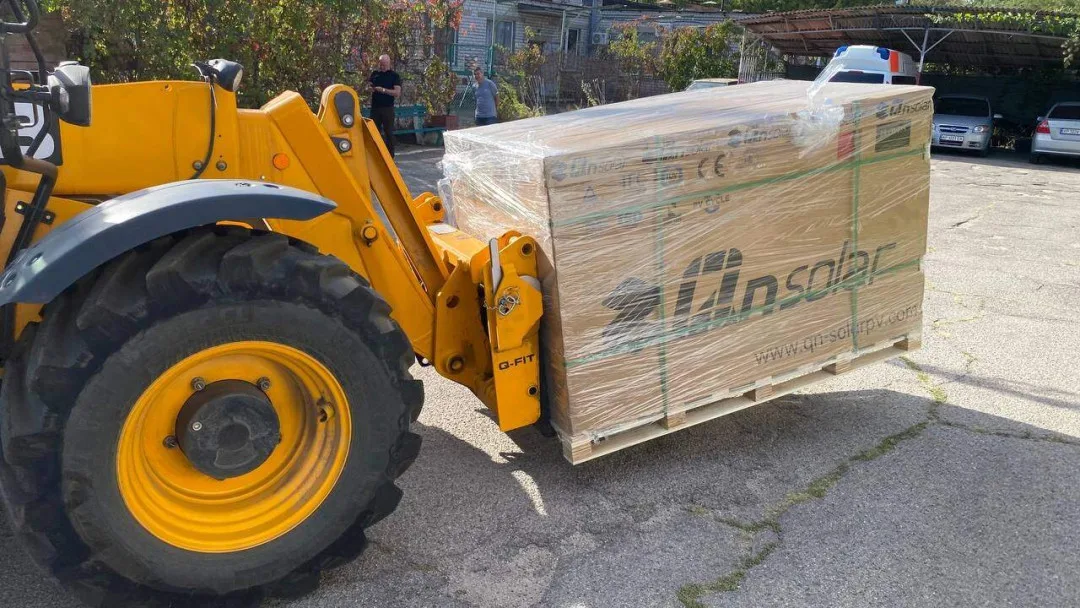 Brněnská neziskovka pořádá sbírku na solární elektrárnu pro ukrajinskou nemocnici. Dárci poslali přes 900 tisíc korun