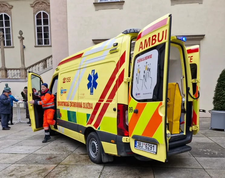 Jihomoravští záchranáři dostali sanitku pořízenou z brněnských dotací. Bude soužit na základně Ponava