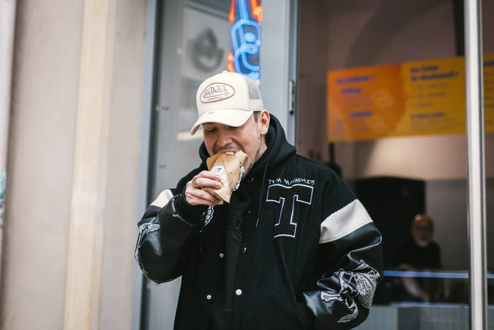 Rapper Maniak v Brně otevřel kebab. Lidé na něj ve frontě čekali i hodinu, říká v rozhovoru