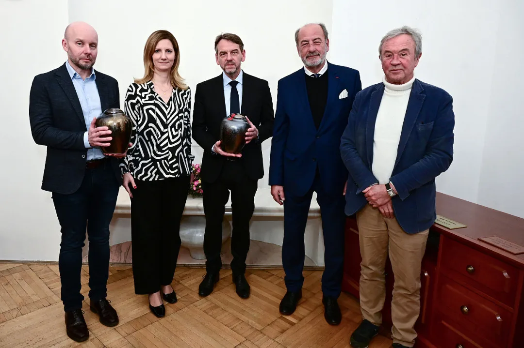 zprava: Antoine Gallimard, Michal Fleischmann, Tomáš Kubíček, Markéta Vaňková, Miroslav Balaštík