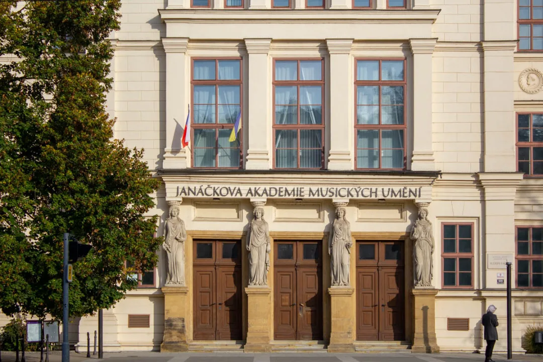 S orientací ve školních předpisech pomůže studentům i učitelům brněnské univerzity umělá inteligence