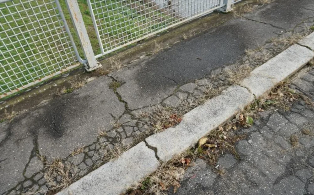 Silničáři na několik měsíců zavřeli most přes řeku Moravu u slovenských hranic. Hrozí, že se zřítí