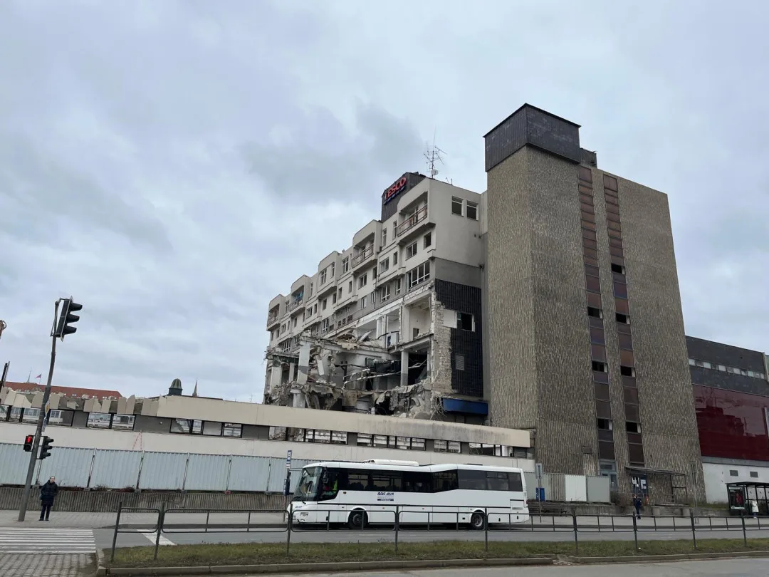 FOTOGALERIE: Bývalý Prior mizí Brňanům před očima. Podívejte se, jak postoupila demolice