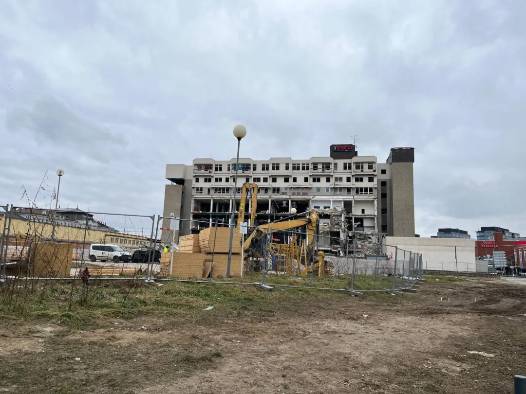 FOTOGALERIE: Bývalý Prior mizí Brňanům před očima. Podívejte se, jak postoupila demolice