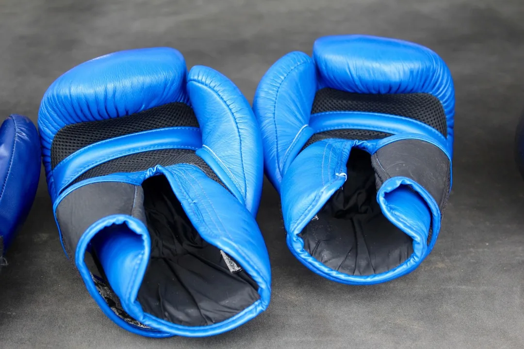 Brněnský galavečer boxu se neobešel bez zranění. Ta utrpěl divák i záchranář