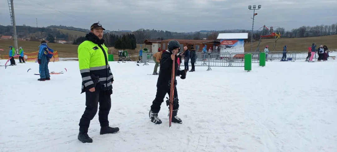 Dětem na jihu Moravy začaly jarní prázdniny. Policisté vyrazili na kontroly do lyžařských areálů