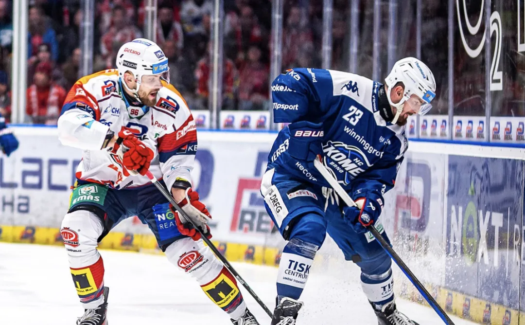 Hokejisté brněnské Komety zabojovali v Pardubicích a vyhráli 4:3. Jedná se o třetí vyhraný zápas Brna v řadě