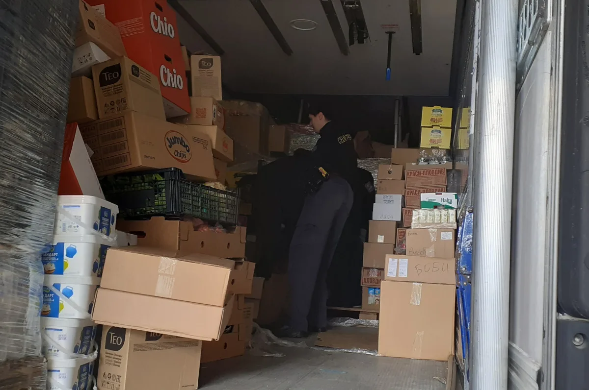 Celníci na jihu Moravy zadrželi kamion převážející 160 tisíc neznačených cigaret. O ničem nevím, hájil se řidič