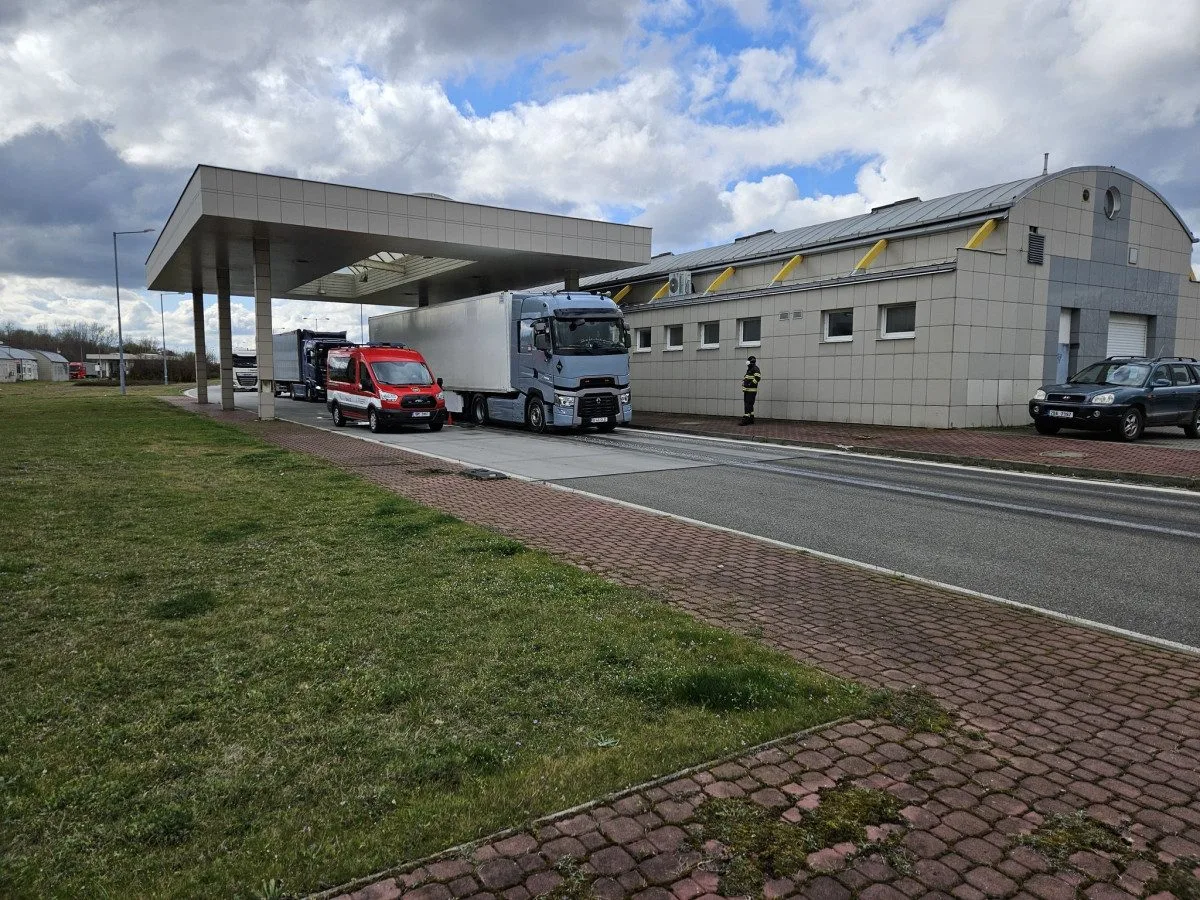 VIDEO: Policisté na jihu Moravy zkontrolovali kvůli slintavce za dva dny přes 4400 vozidel