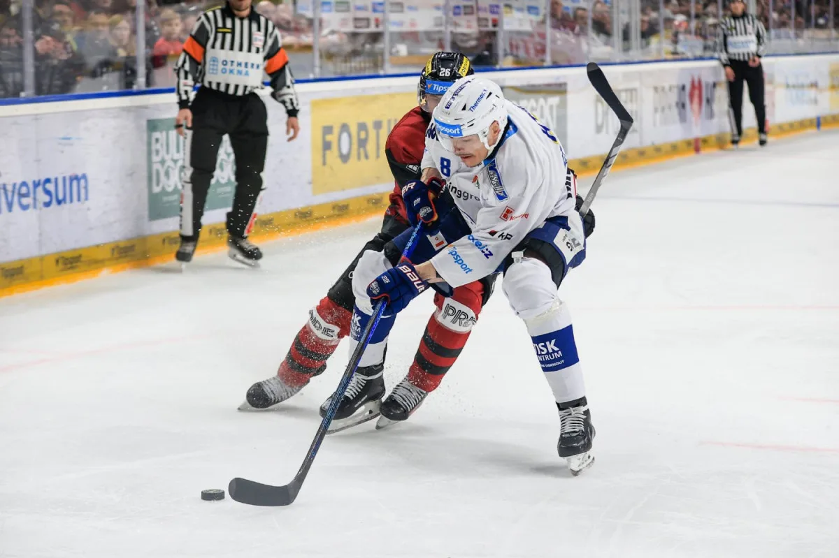 Kometa zvítězila na ledě Sparty 4:3 v prodloužení, od finále ji dělí výhra
