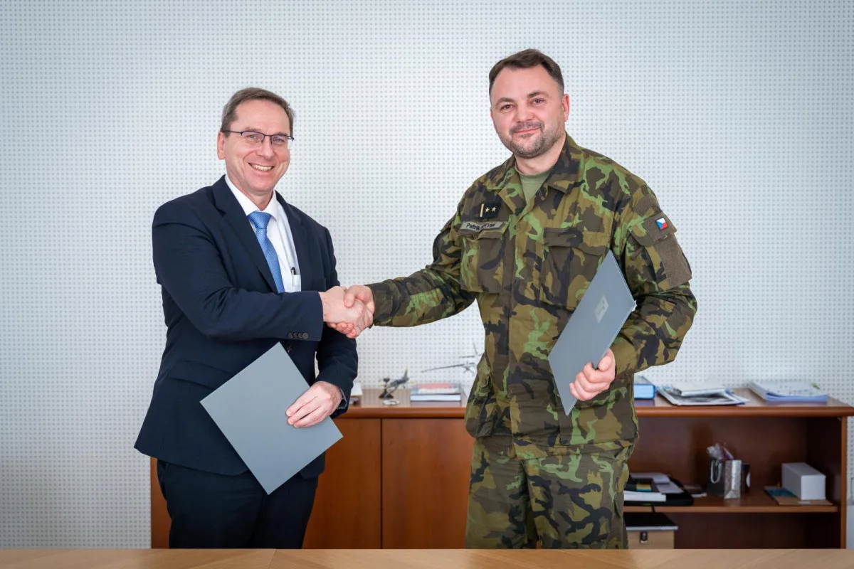 Brněnské VUT podepsalo memorandum s armádou. Studujícím poskytnou podmínky pro zapojení do aktivních záloh