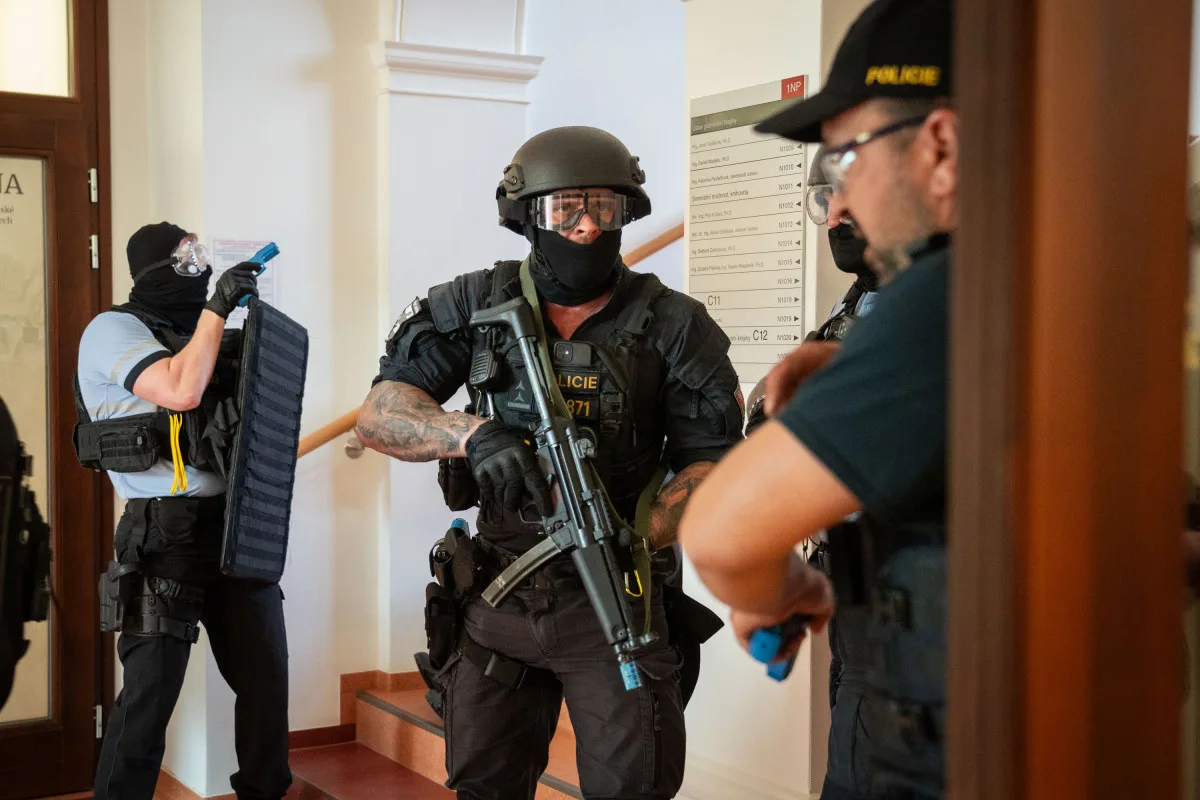 Na fakultu v Lednici vtrhl útočník. Záchranné složky tam trénovaly zásah