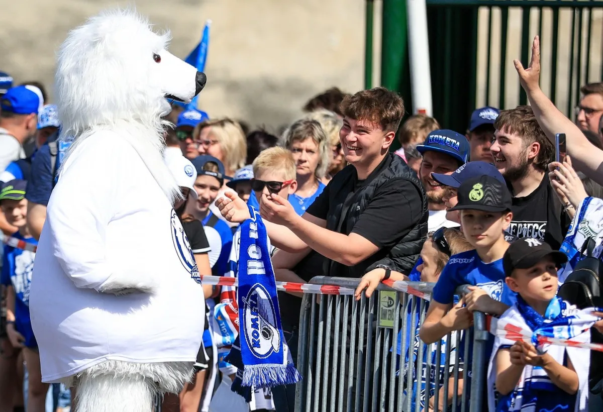 Na autogramiádu mistrovské Komety v Brně přišly stovky fanoušků 