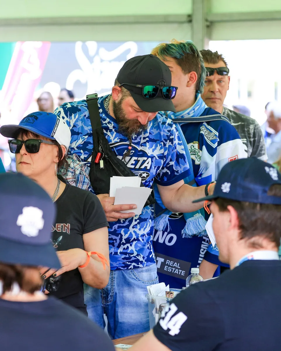 Na autogramiádu mistrovské Komety v Brně přišly stovky fanoušků