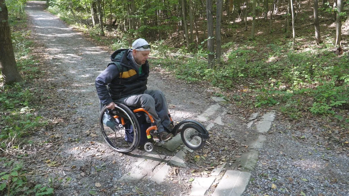 V brněnských lesích přibyly speciální trasy pro hendikepované