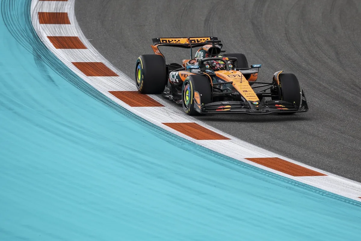 Formule 1 se řítí do Brna! Ikonický McLaren monopost bude k vidění v centru města