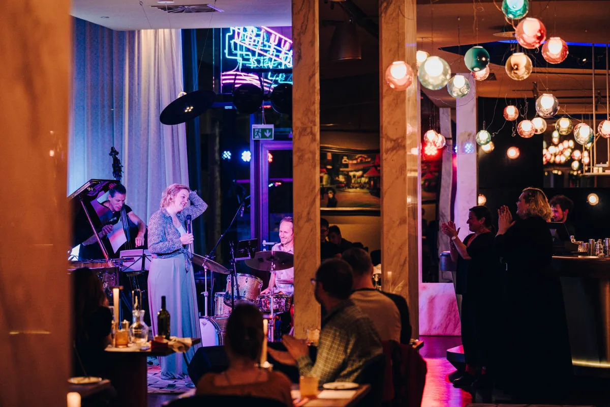 Jazzmin Bar & Dining spojuje špičkovou kuchyni, živý jazz i koktejly s charakterem