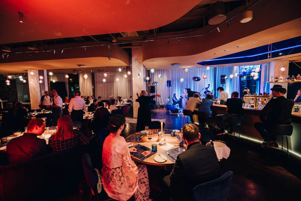 Jazzmin Bar & Dining spojuje špičkovou kuchyni, živý jazz i koktejly s charakterem