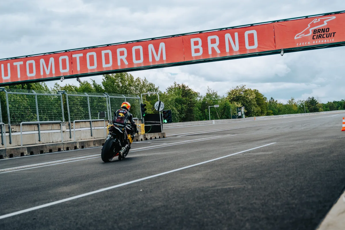 TRACKRIDERS
