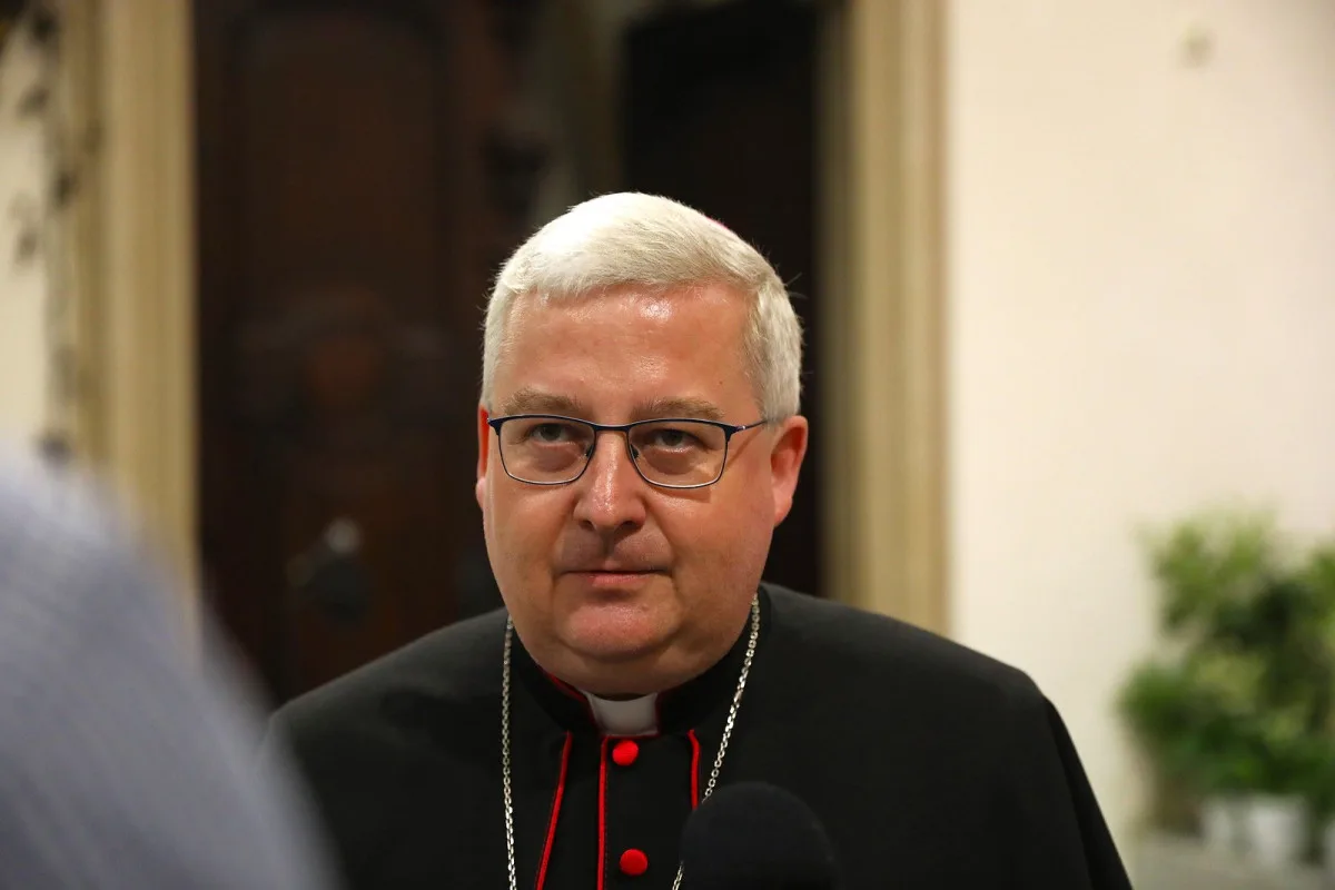 Brno a suprové bišop. Biskupství chce být lidem blíž, založilo stránku v hantecu