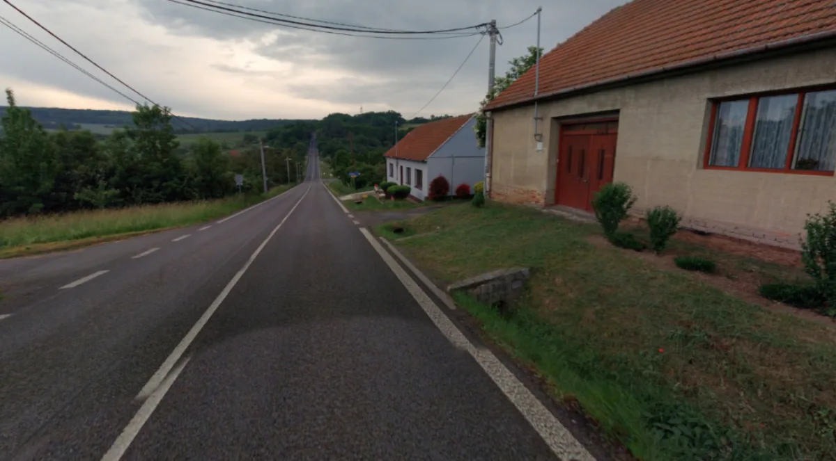U Slavkova přibyl další radar. Úsekové měření nově hlídá řidiče v Nížkovicích